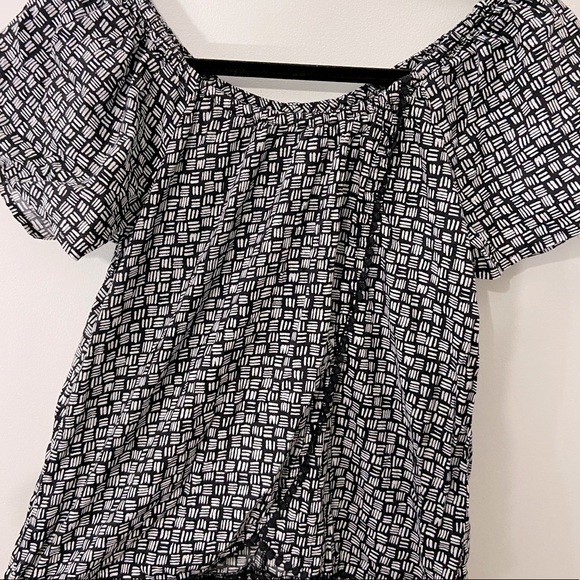 Old Navy Loose fit Tee Shirt Blouse with Fringe like Detail - Size Youth XL - 14 - Picture 2 of 6